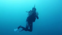 underwater girl diver ok sign [44204673] | 写真素材・ストックフォトのアフロ 