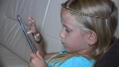4K Little Girl, Child Playing Tablet, Computer, Surfing Internet, … [46744239] | 写真素材・ストックフォトのアフロ
