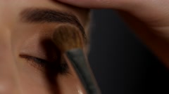 Specialist doing makeup for model. Gentle make-up for the young … [47034653] | 写真素材・ストックフォトのアフロ