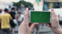 Teen Girl is Using Smartphone with Green Screen in Landscape … [138495943] | 写真素材・ストックフォトのアフロ
