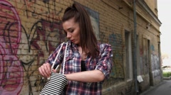 Portrait of young beautiful dark-haired woman wearing trendy … [138487358] | 写真素材・ストックフォトのアフロ