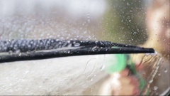 Child boy earns money on car washing. The boy washes the car … [138393742] | 写真素材・ストックフォトのアフロ