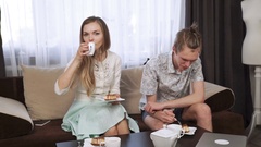 Couple is sitting on the couch sofa at home, Drink tea from … [44405241] | 写真素材・ストックフォトのアフロ
