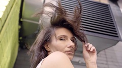Close-up portrait of a cute young girl in a windy day is standing … [43939225] | 写真素材・ストックフォトのアフロ