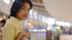 Portrait of Young Asian Woman in shopping mall 4k UHD (3840x2160) [43650223] | 写真素材・ストックフォトのアフロ