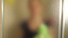 Portrait of young woman cleaning shower door. [43565338] | 写真素材・ストックフォトのアフロ