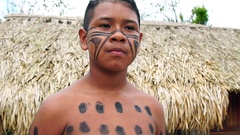 Native Brazilian Boy on a indigenous Tupi Guarani Tribe in … [43231045] | 写真素材・ストックフォトのアフロ