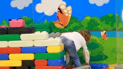 Funny cute child on the playground plays different games and … [138996889] | 写真素材・ストックフォトのアフロ