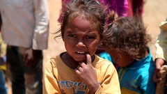 Asian child. Scared poor indian village children. [138996368] | 写真素材・ストックフォトのアフロ