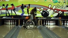 Attractive disabled girl in a wheelchair having fun in the … [138051271] | 写真素材・ストックフォトのアフロ