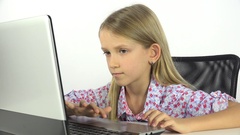 Little Girl, Child Playing Laptop, Computer, Surfing Internet, … [132688997] | 写真素材・ストックフォトのアフロ