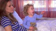 Sick child with mom open mouth and take medicine from male … [136434638] | 写真素材・ストックフォトのアフロ