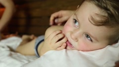 boy in the Russian bath. hand mom massaging son [132666061] | 写真素材・ストックフォトのアフロ