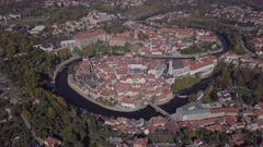 Aerial panorama of Cesky Krumlov. Untouched LOG format. [136371848] | 写真素材・ストックフォトのアフロ