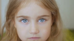 Portrait little young girl with blue eyes looking at camera [135620451] | 写真素材・ストックフォトのアフロ