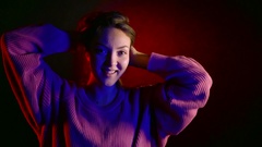 charming girl is having fun and rejoicing in dark studio with … [134300954] | 写真素材・ストックフォトのアフロ