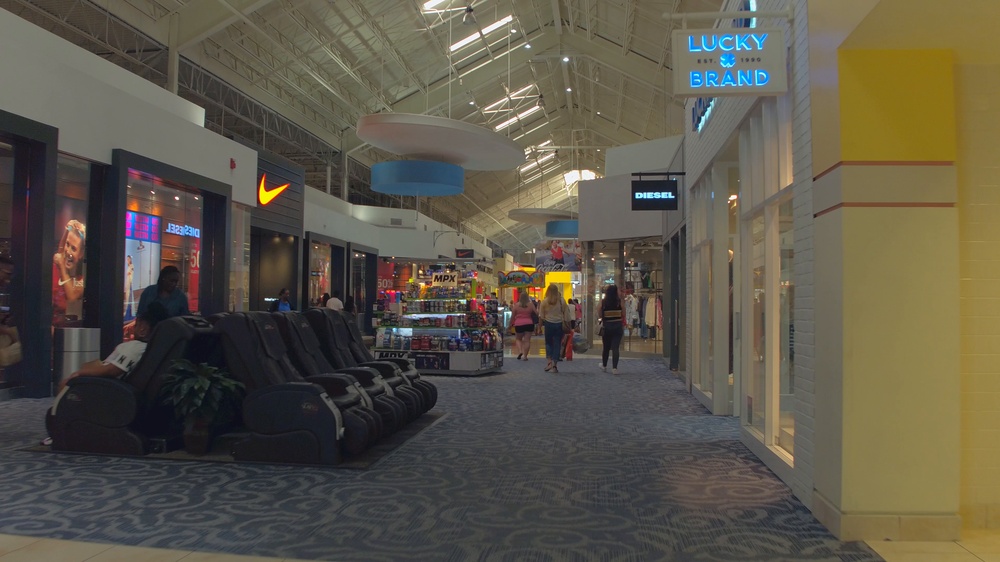 Outlet stores at Sawgrass Mills Mall 4k, Stock Video