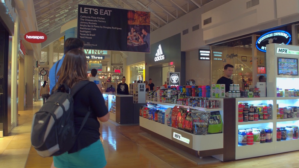 Outlet stores at Sawgrass Mills Mall 4k, Stock Video