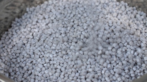 PET Recycled Plastic Raw Polymer White Granules Falling