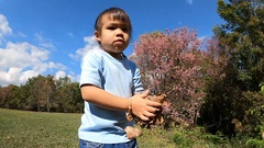 Cheerful little child girl throwing yellow leaves in autumn … [129365735] | 写真素材・ストックフォトのアフロ