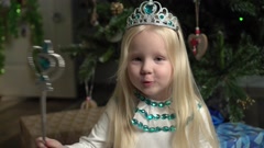 Little child girl dressed as a fairy celebrates Christmas or … [155205281] | 写真素材・ストックフォトのアフロ 