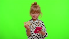 Little teen kid child girl using credit bank card and smartphone … [161805418] | 写真素材・ストックフォトのアフロ 