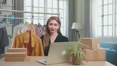 Young Asian Shemale Selling Clothes Online By Live Streaming, … [168522463] | 写真素材・ストックフォトのアフロ