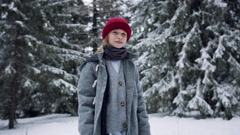 Front view of of preteen girl outdoors in winter nature, copy … [170198124] | 写真素材・ストックフォトのアフロ 