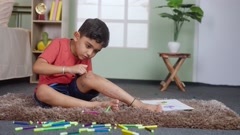 Preteen playful kid making drawings on leg using sketch pens … [207215016] | 写真素材・ストックフォトのアフロ