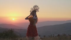 Young female model in designer headdress made of spikelets … [243478305] | 写真素材・ストックフォトのアフロ