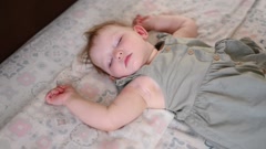 Portrait of a one-year-old girl sleeping sweetly on the bed … [244964201] | 写真素材・ストックフォトのアフロ 