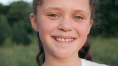 Close up portrait of happy preteen girl kid looking at camera … [264120734] | 写真素材・ストックフォトのアフロ 